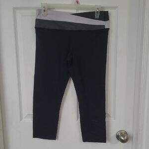 LululemonStylish Black and Gray Leggings Size 8  Inseam 19 See Pics 4 Pilling